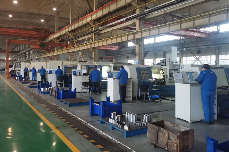 011738395515559538.jpeg 3、机加工车间数控车床班组全体员工早早进入工作状态.jpg